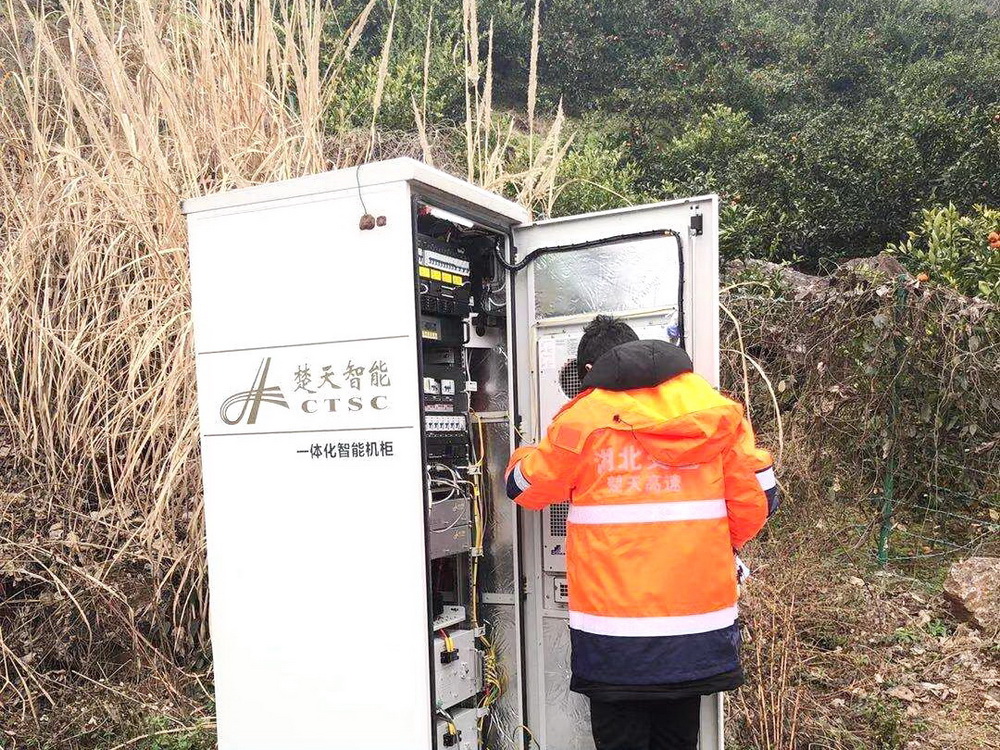 6.运维人员做好设备维护.jpg